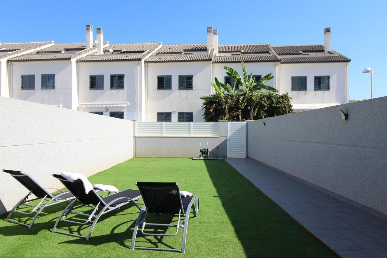 Global Properties, Bonito Adosado Con Jardin En La Playa De Almarda Villa Sagunto Luaran gambar